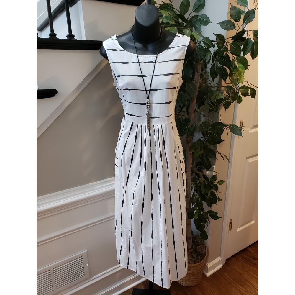 Zudio Long Maxi Dress Women's Small White Striped Pleated Round Neck Sleeveless